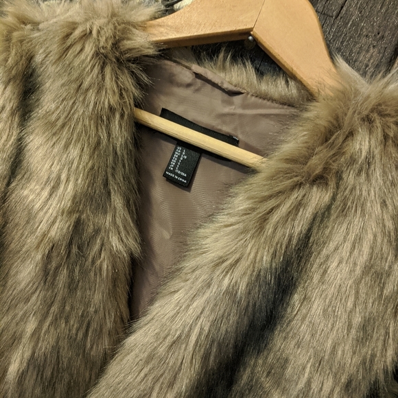 Beautiful faux fur vest LG - Picture 2 of 3